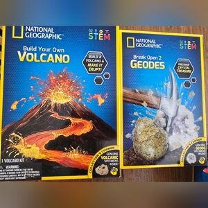 National Geographic Vibrant Volcano and Geodes Set